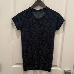 lululemon athletica Navy Patterned Short Sleeve Tee